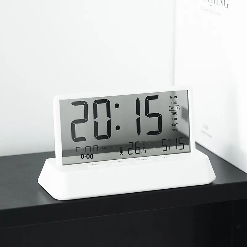 Battery-powered transparent alarm clock in four stylish models