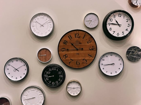 The Evolution of Modern Wall Clocks: From Function to Fashion